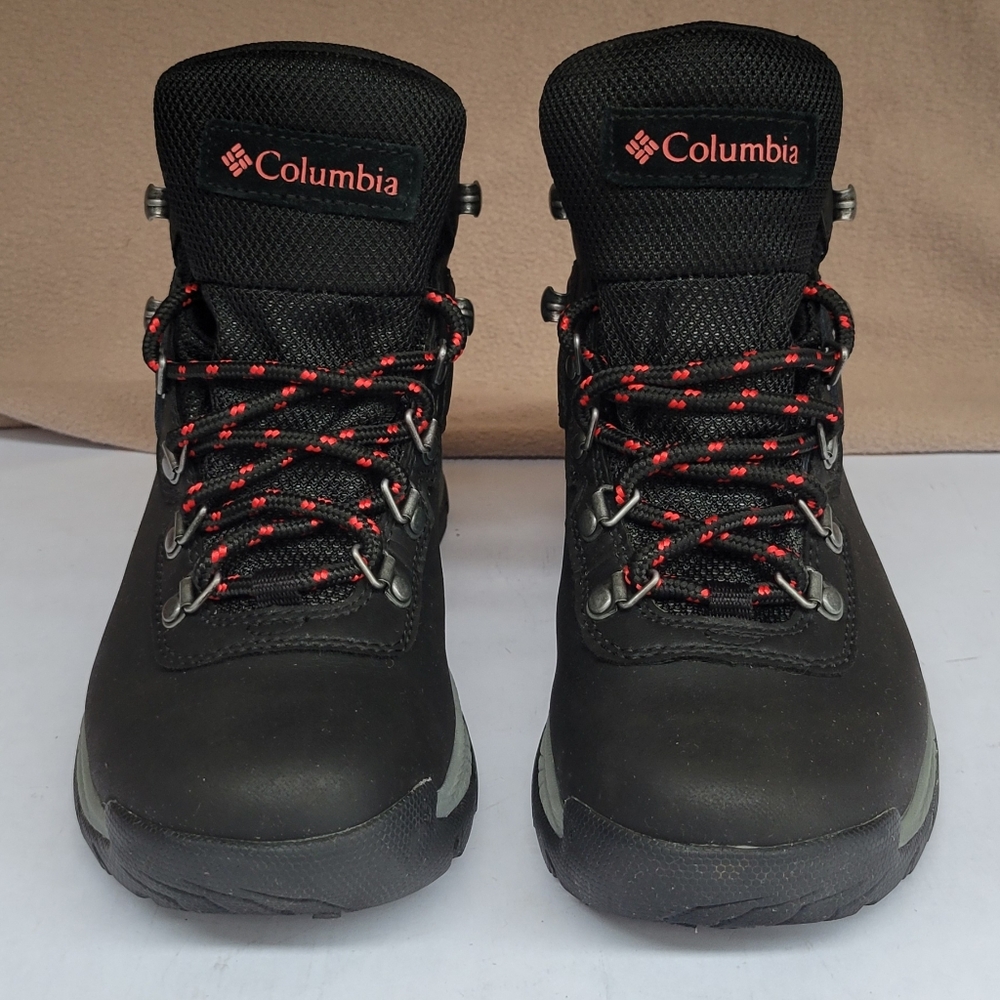 Columbia Women’s Waterproof Hiking Boots Size 7 Black Omni-Grip Pre-owned